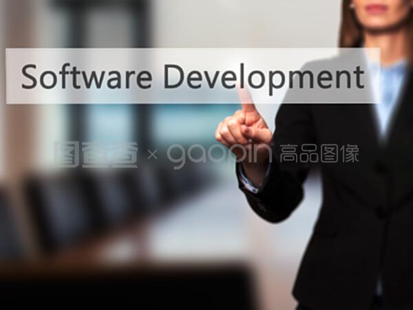 探索軟件開發(fā)新路徑 女商人按TOU按鈕，引領(lǐng)計(jì)算機(jī)軟件技術(shù)開發(fā)與銷售